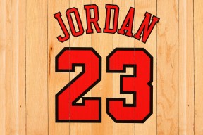 开云网址-德布劳内赛点兑现，拜仁慕尼黑淘汰尤文图斯晋级四强，主帅激动落泪