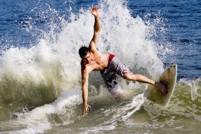 开云全站-欧联杯战况：阿森纳防线稳固，拜仁慕尼黑进攻受阻，李盈莹成最佳