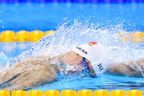 开云官网-CBA常规赛对决在即！纽约尼克斯演练定位球，圣安东尼奥马刺密集防守应对